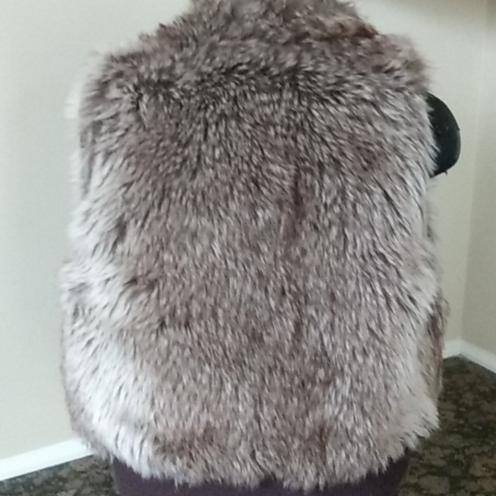Vest - Picture 3 of 4